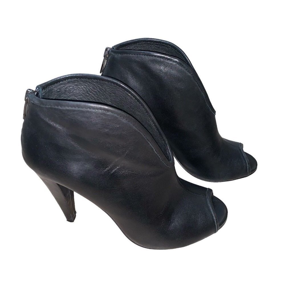 Vince Camuto Women's Size 6.5 Finaleigh Leather Heeled Booties Black Stiletto